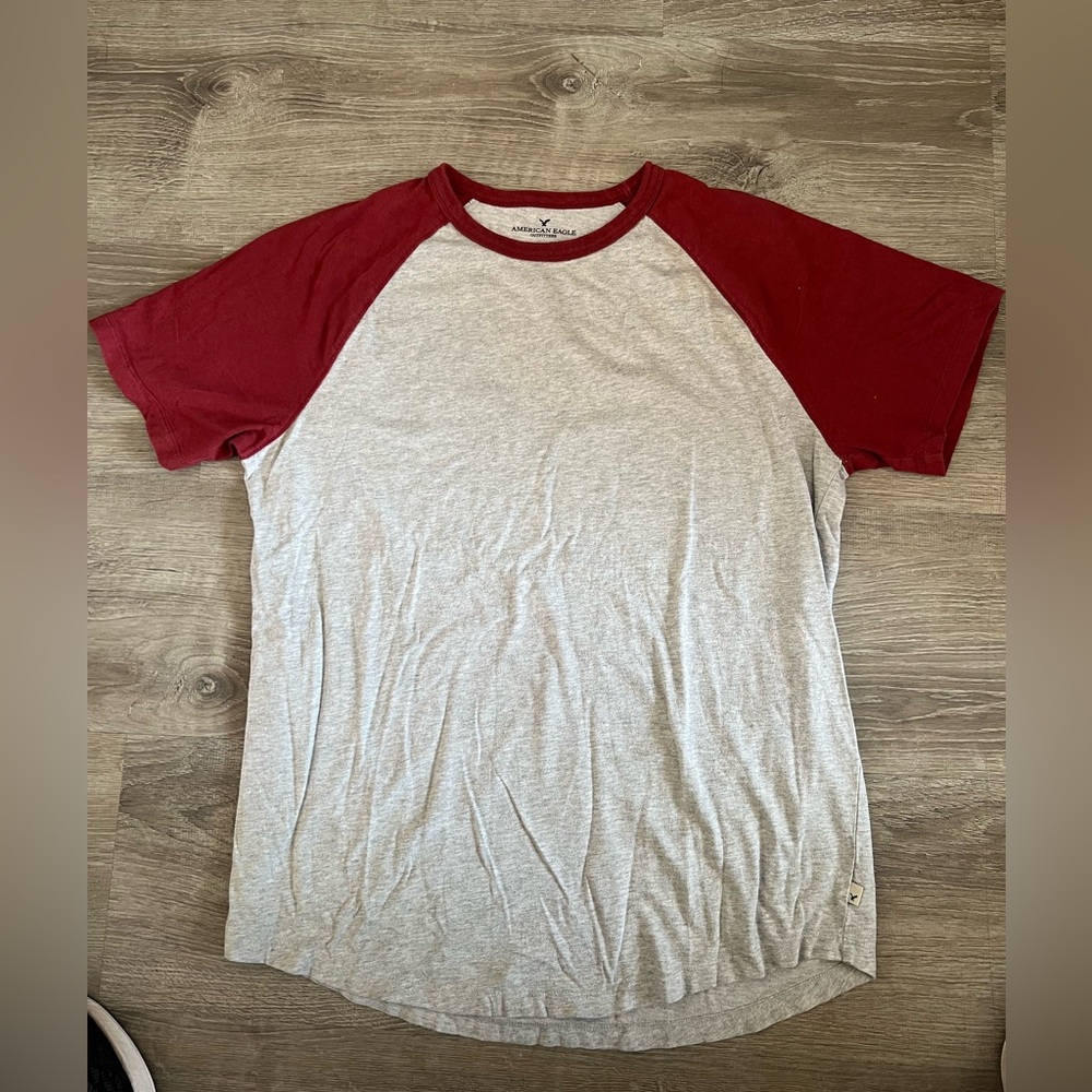 American Eagle Curved Hem Men’s Tee Size L